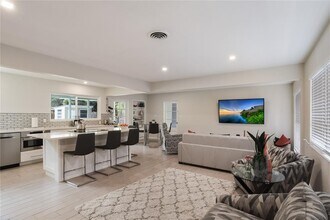 2266 Clematis St in Sarasota, FL - Building Photo - Building Photo