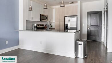 44 Braves Ave in Lawrenceville, GA - Foto de edificio - Building Photo