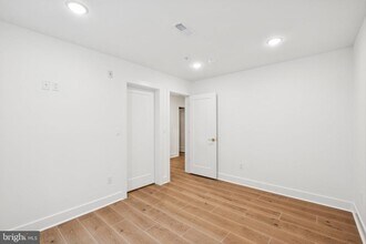 5034 Florence Ave in Philadelphia, PA - Building Photo - Building Photo