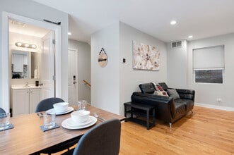 2440 W 24th Pl in Chicago, IL - Building Photo - Building Photo