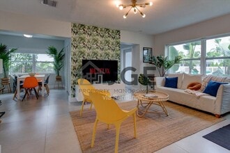 968 NE 80th St in Miami, FL - Building Photo - Building Photo