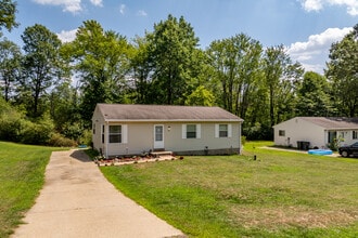 Springhill Homes Apartments in Akron, OH - Building Photo - Building Photo