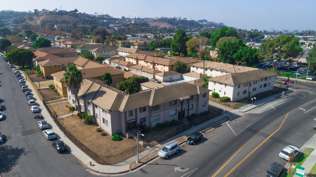 4009 S Muirfield Rd in Los Angeles, CA - Building Photo - Building Photo