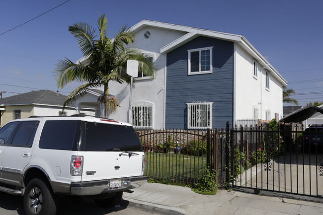 359 W Pear St in Compton, CA - Foto de edificio - Building Photo