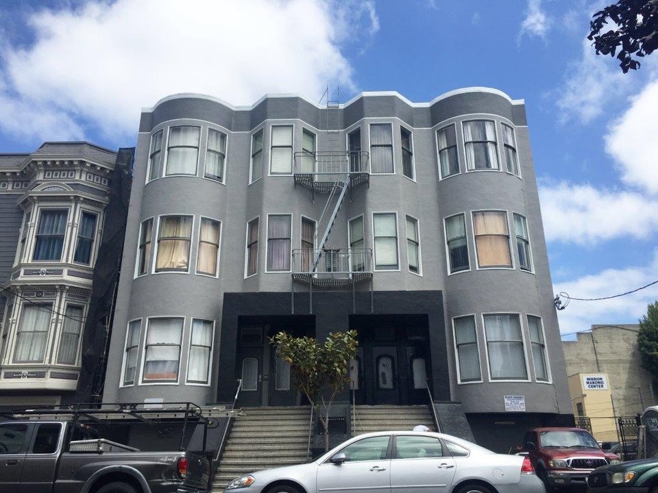 155 Bartlett in San Francisco, CA - Building Photo