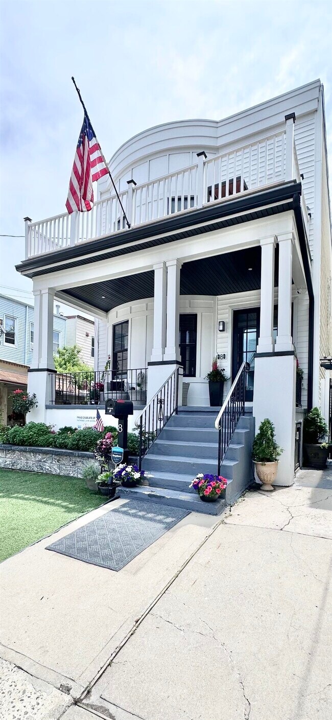 property at 8 Duncan Ct