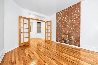 331 W 16th St in New York, NY - Building Photo - Building Photo