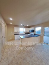 541 S Renn Ave in Fresno, CA - Building Photo - Building Photo