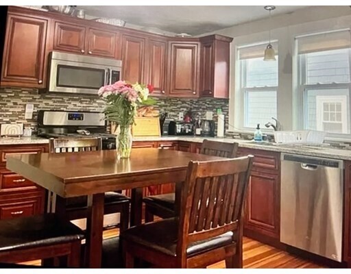 138 Thacher St-Unit -2 in Milton, MA - Building Photo - Building Photo