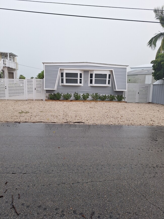 1115 Calder Rd in Key Largo, FL - Building Photo - Building Photo