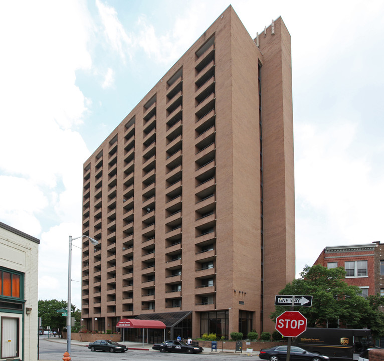 Chase House in Baltimore, MD - Building Photo