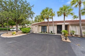 8336 Dundee Terrace in Miami Lakes, FL - Building Photo - Building Photo