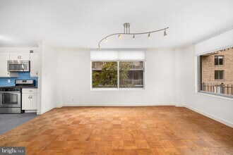 4100 Cathedral Ave NW in Washington, DC - Building Photo - Building Photo