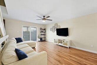 7755 E Quincy Ave in Denver, CO - Foto de edificio - Building Photo