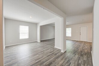 10042 Cerritos dr in Cut And Shoot, TX - Building Photo - Building Photo