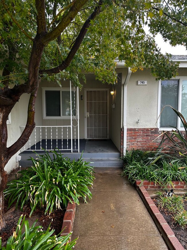 745 E Tenaya Way in Fresno, CA - Building Photo - Building Photo