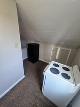 329 N Church Rd, Unit 3 - third floor apartment in Wernersville, PA - Foto de edificio - Building Photo