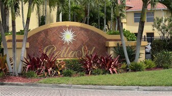 4327 Bellasol Cir in Ft. Myers, FL - Building Photo