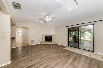 6434 Carmella Way in Sarasota, FL - Building Photo - Building Photo