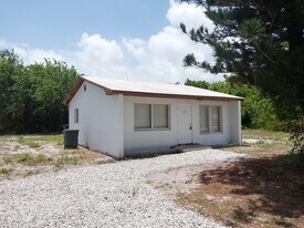 2107 San Marcos Ave in Fort Pierce, FL - Building Photo
