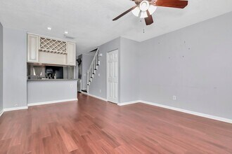 3396 W Wyoming Cir in Tampa, FL - Building Photo - Building Photo
