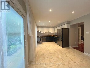 71 Covent Cres in Aurora, ON - Building Photo - Building Photo