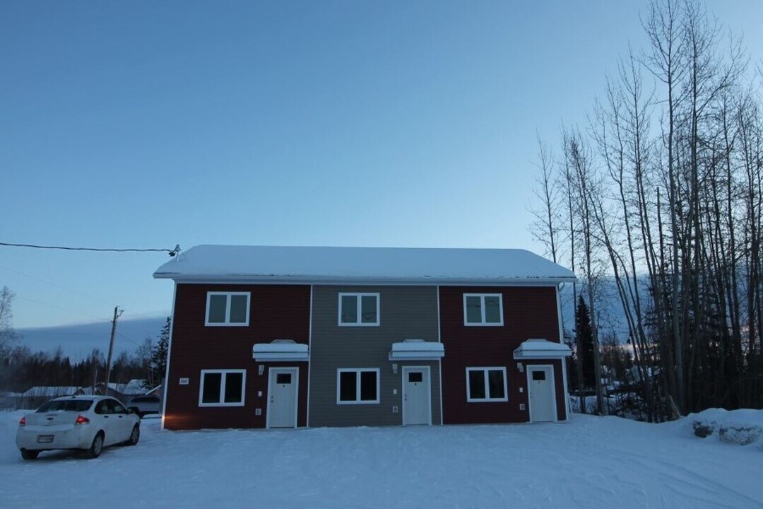 560 S Santa Claus Ln-Unit -#B in North Pole, AK - Foto de edificio