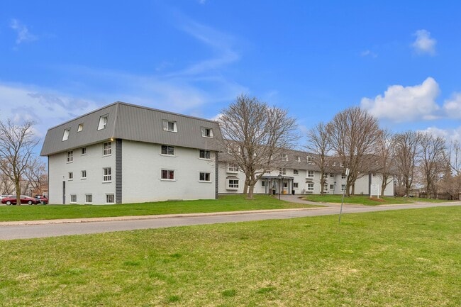 800 Castell Rd in Kingston, ON - Building Photo - Building Photo