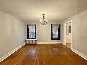 16 Maplewood Ave, Unit 16 in Crafton, PA - Building Photo - Building Photo
