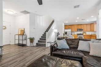 10410 Lilac Square Ave in Las Vegas, NV - Building Photo - Building Photo