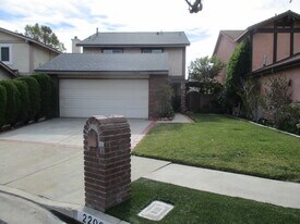 22008 Lemarsh St in Chatsworth, CA - Building Photo