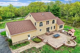 67 Pine Lake Dr in Wurtsboro, NY - Building Photo - Building Photo