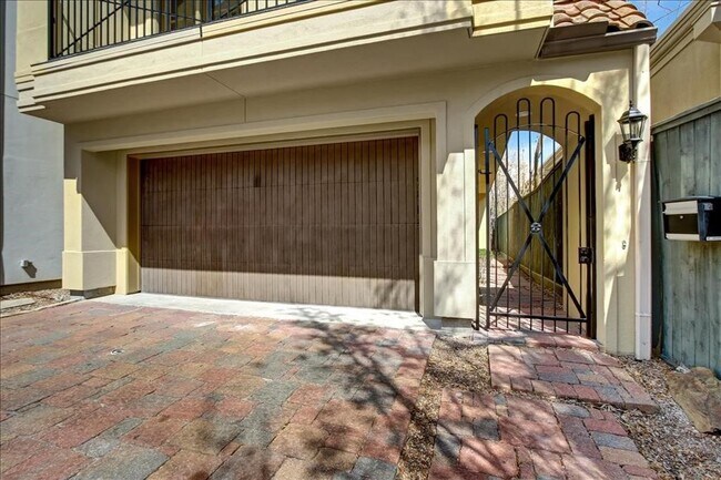 2318 Welch St in Houston, TX - Building Photo - Building Photo