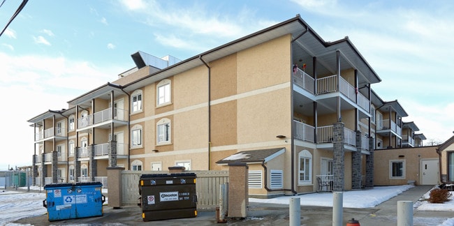 Rosslyn Terrace in Edmonton, AB - Building Photo - Building Photo