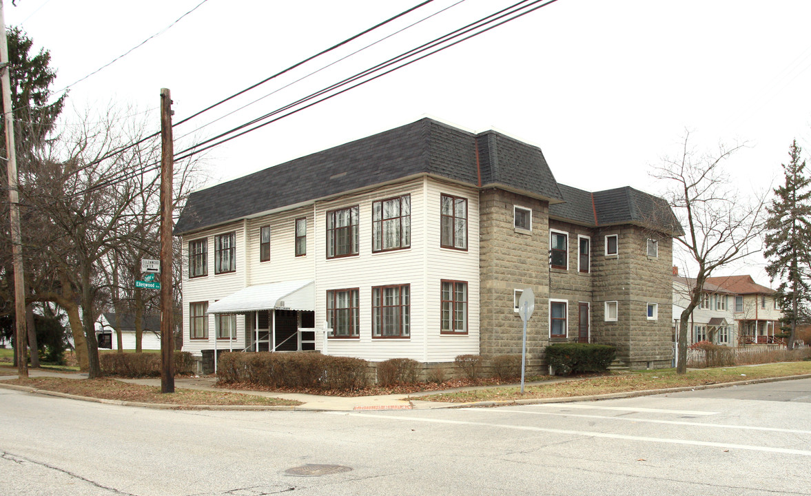 235 Center Rd in Bedford, OH - Building Photo