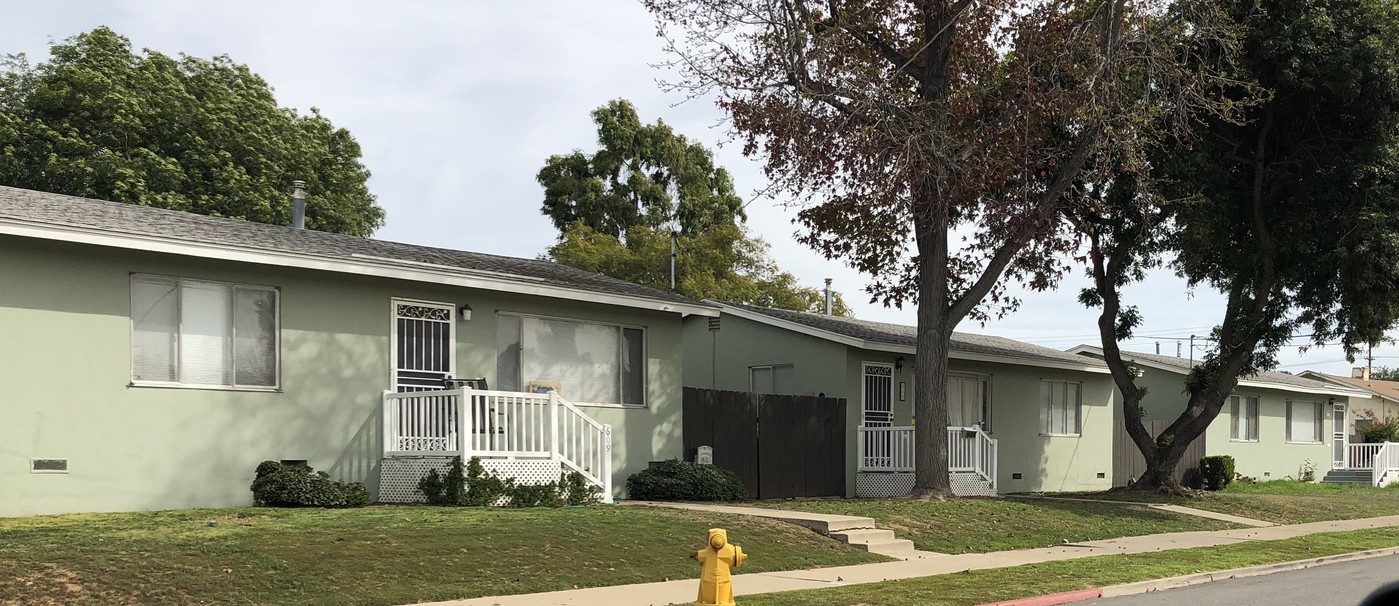 5 Houses on 1 parcel in El Cajon, CA - Building Photo