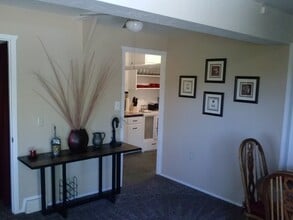 2395 Eastlake Dr, Unit 2 in Kelseyville, CA - Building Photo - Building Photo