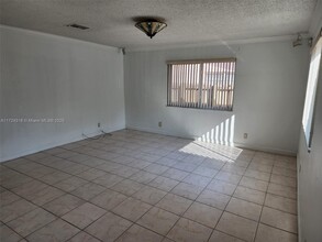 2241 Jackson St in Hollywood, FL - Building Photo - Building Photo