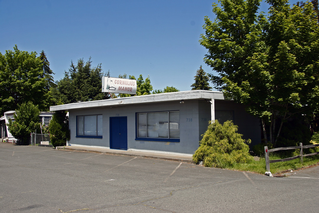 Cornelius Manor in Cornelius, OR - Building Photo