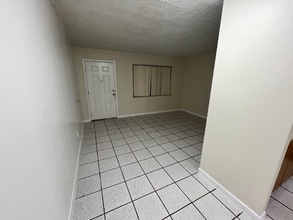 2260 W 53rd Pl in Hialeah, FL - Building Photo - Building Photo