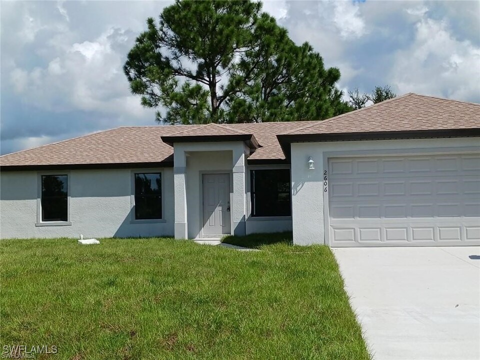 2606 9th St SW in Lehigh Acres, FL - Building Photo