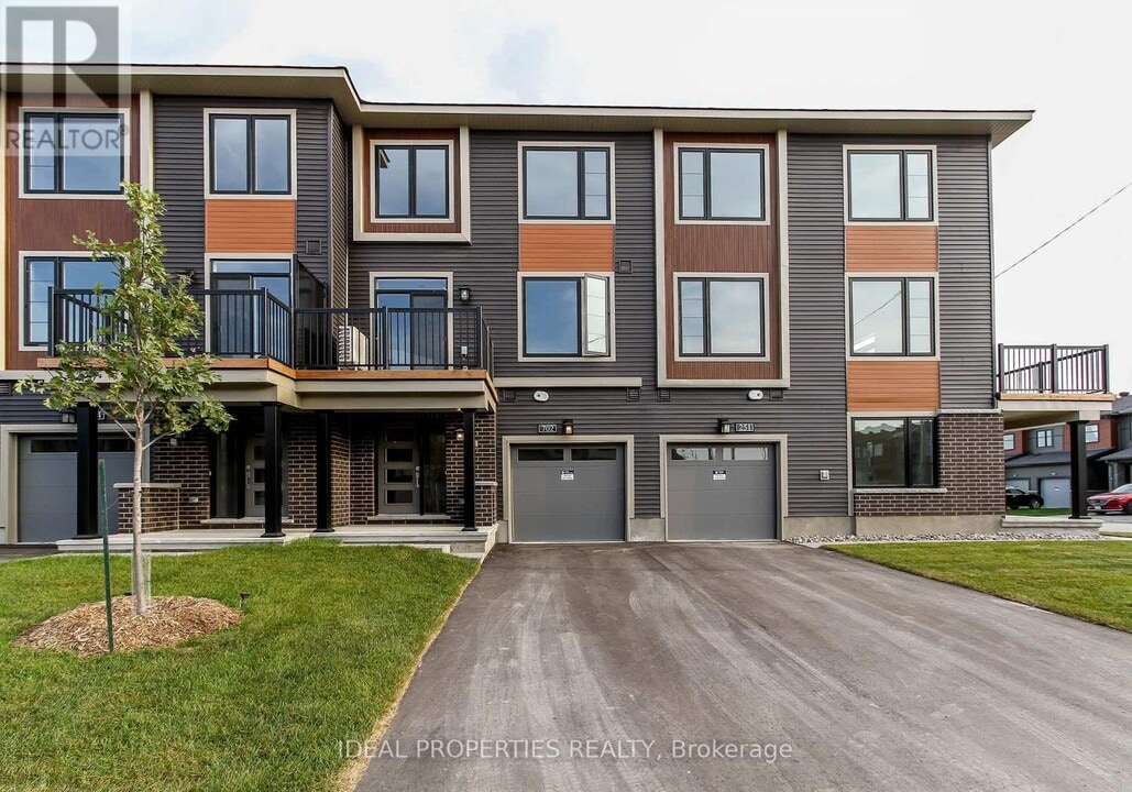 702 Doneraile Walk in Ottawa, ON - Building Photo