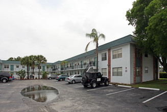 7777 Pines Blvd in Hollywood, FL - Building Photo - Building Photo