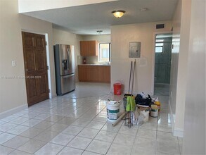 2765 W 61st Pl in Hialeah, FL - Building Photo - Building Photo
