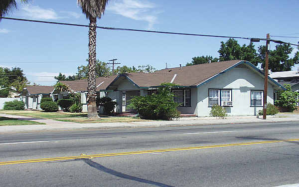 1355 N Palm Ave in Fresno, CA - Foto de edificio - Building Photo