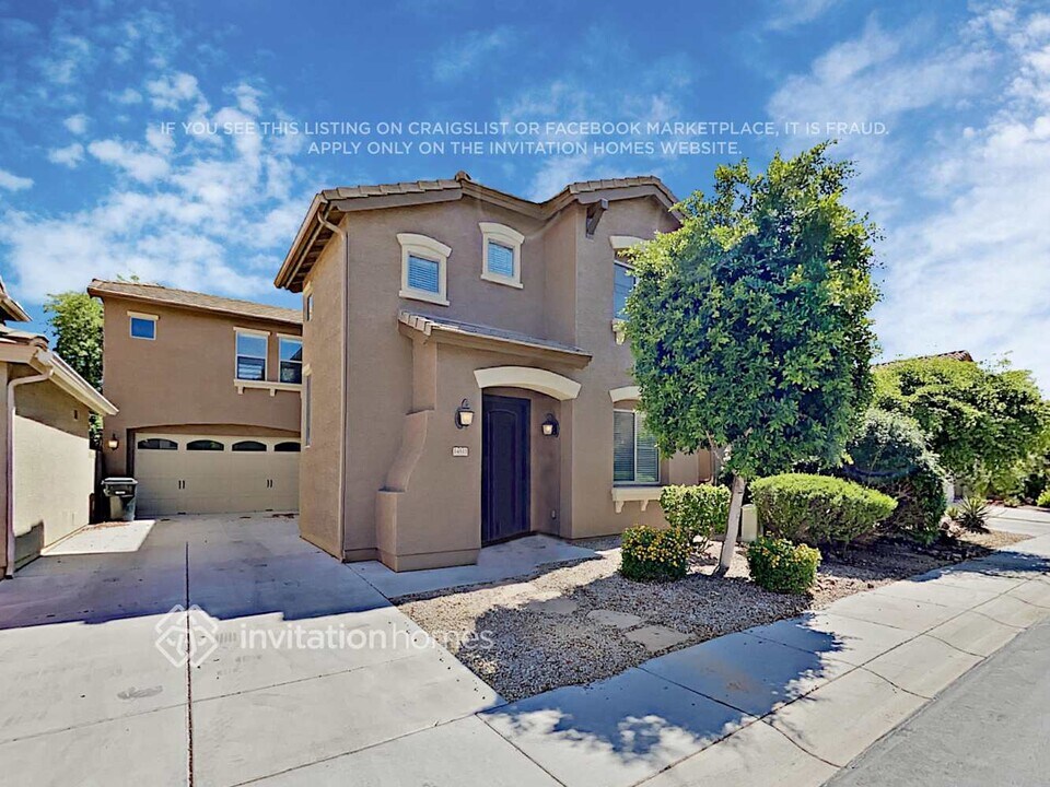 14511 W Port Royale Ln in Surprise, AZ - Foto de edificio