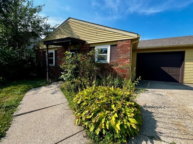 property at 812 Villa Park Ct