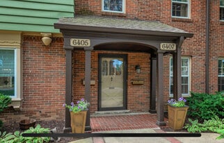 6407 W Lloyd St in Milwaukee, WI - Building Photo