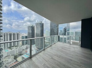 1010 Brickell Ave in Miami, FL - Building Photo - Building Photo