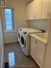 4 Creekvalley Ln in Markham, ON - Building Photo - Building Photo